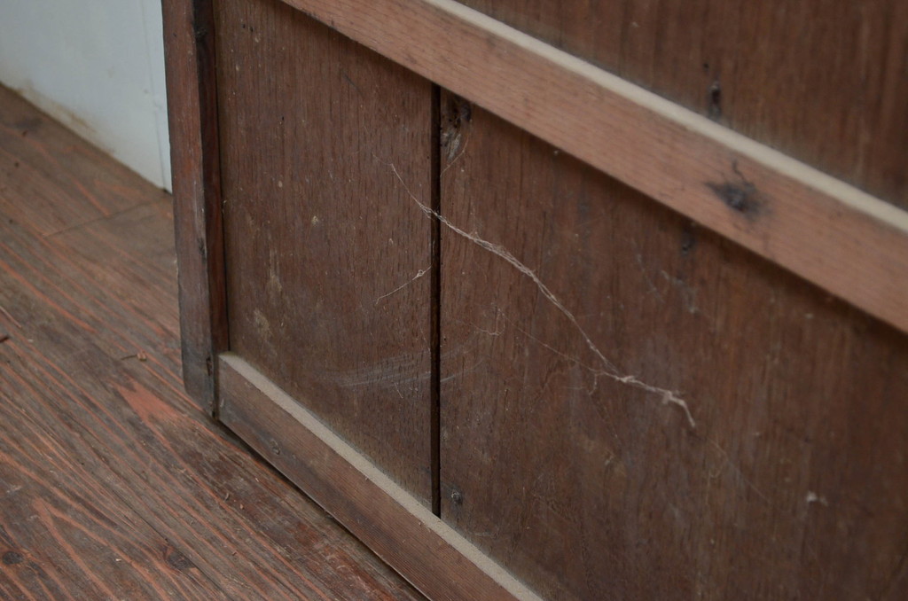 アンティーク建具　上手物!!腰板の飾りが印象的な厚手の格子戸2枚セット(引き戸、玄関戸)(R-080880)