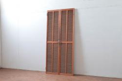 ビンテージ建具　木の温もり感じるルーバー扉1対2枚セット(雨戸、木製、ヴィンテージ)(R-080595)