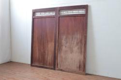 アンティーク建具　杉材一枚板　個性が光る凝ったデザインの板戸2枚セット(窓、引き戸)(R-080490)