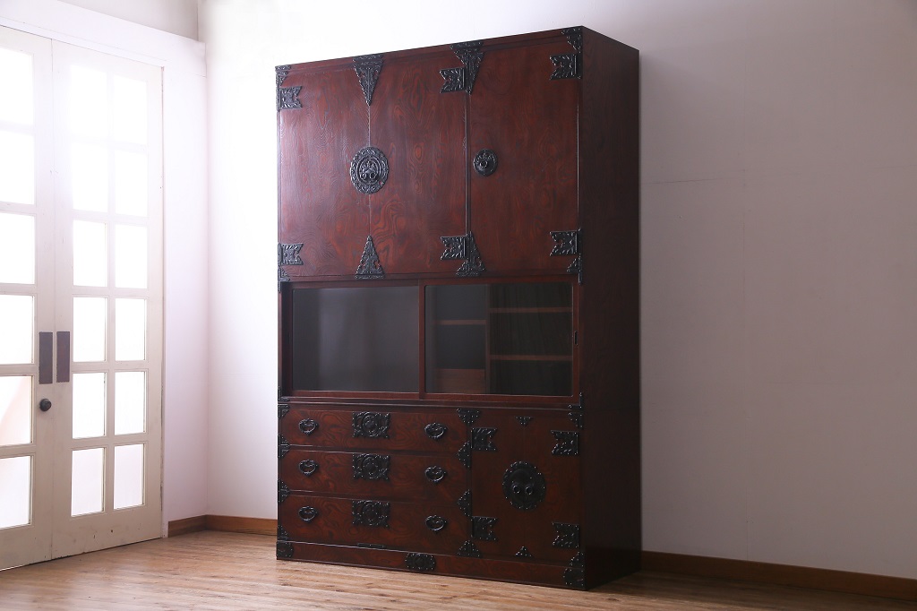 中古　岩谷堂箪笥　特注品　収納力と存在感抜群!大迫力の収納棚(キャビネット、戸棚、茶棚、飾り棚、店舗什器、上下バラ売り可能)(定価約140万円)(R-032938)