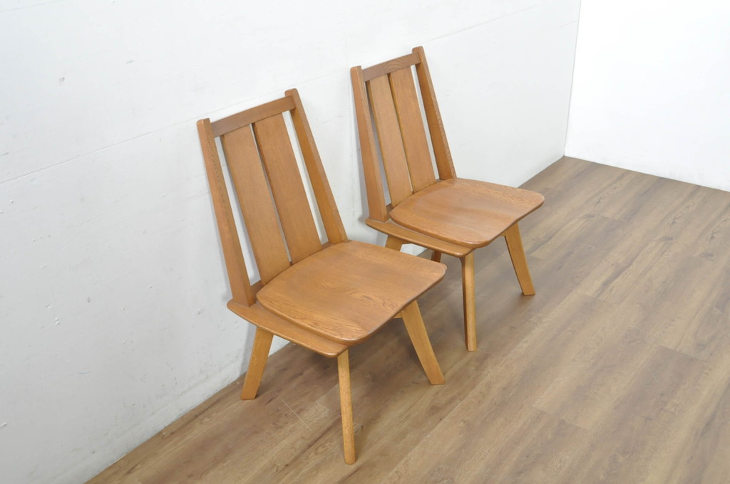 中古　美品　希少な廃番品　飛騨清見工房(HIDA kiyomi koubou)(大日家具工業)　楢(ナラ)材　無垢　ナラ無垢材がふんだんに使用された回転チェア2脚セット(板座チェア、回転イス、ダイニングチェア、椅子、バラ売り可能)(定価2脚で約16万円)(R-080672)