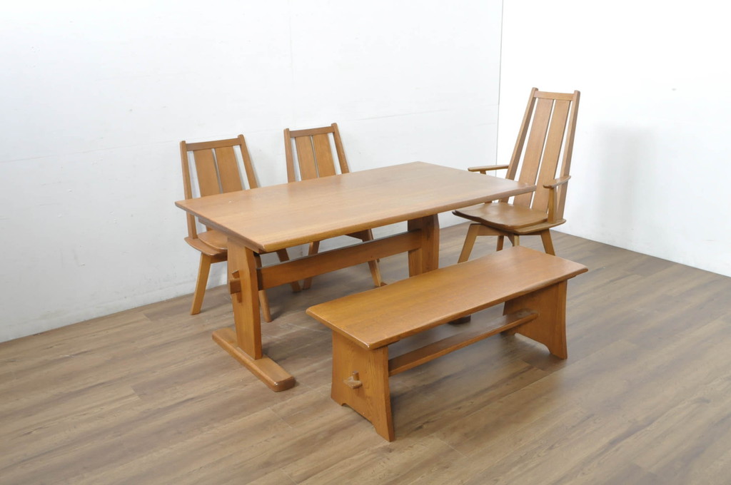 中古　美品　希少な廃番品　飛騨清見工房(HIDA kiyomi koubou)(大日家具工業)　楢(ナラ)材　無垢　ナラ無垢材がふんだんに使用された回転チェア2脚セット(板座チェア、回転イス、ダイニングチェア、椅子、バラ売り可能)(定価2脚で約16万円)(R-080672)