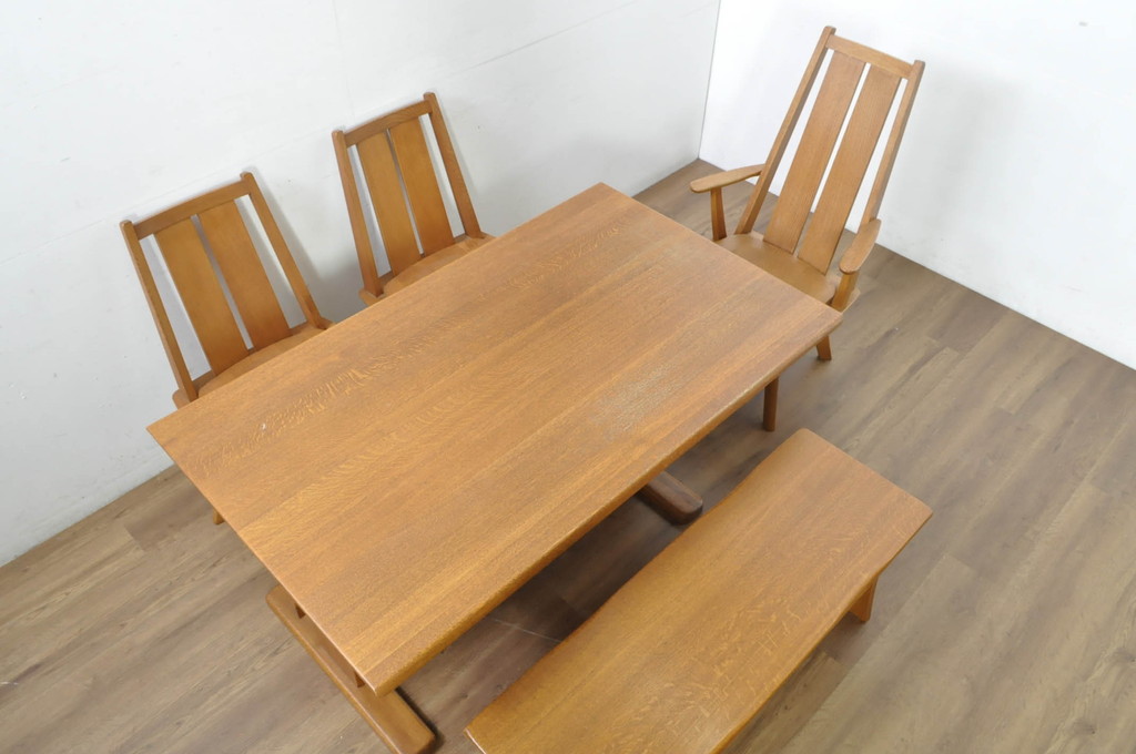 中古　美品　希少な廃番品　飛騨清見工房(HIDA kiyomi koubou)(大日家具工業)　楢(ナラ)材　無垢　ナラ無垢材がふんだんに使用された回転チェア2脚セット(板座チェア、回転イス、ダイニングチェア、椅子、バラ売り可能)(定価2脚で約16万円)(R-080672)