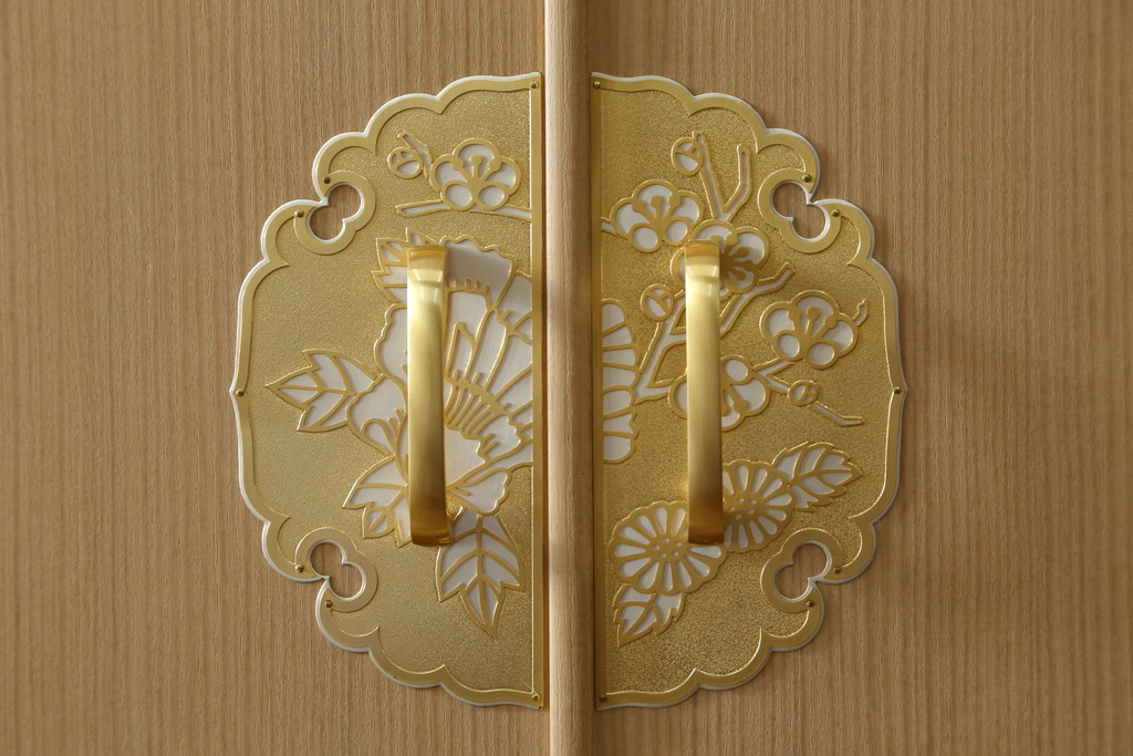 中古　美品　国産　職人手造り　繊細で美しい金具が品の良さを高める総桐箪笥(桐たんす、整理箪笥、和タンス、着物箪笥、衣装箪笥、収納たんす、引き出し、衣装盆)(R-079451)