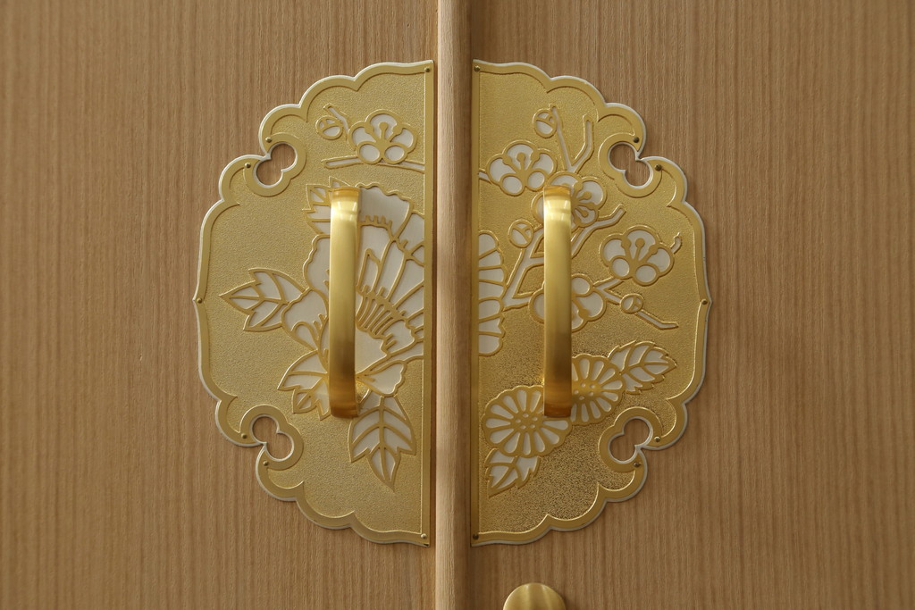 中古　美品　国産　職人手造り　繊細で美しい金具が品の良さを高める総桐箪笥(桐たんす、整理箪笥、和タンス、着物箪笥、衣装箪笥、収納たんす、引き出し、衣装盆)(R-079451)