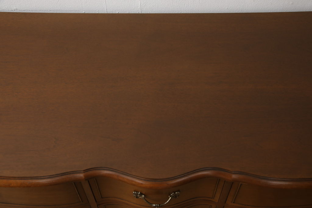 中古　美品　DREXEL HERITAGE(ドレクセルヘリテイジ)　Touraine(ツーレイン)　エレガントな雰囲気が魅力的なチェスト(サイドボード、引き出し)(定価約49万円)(R-061345)
