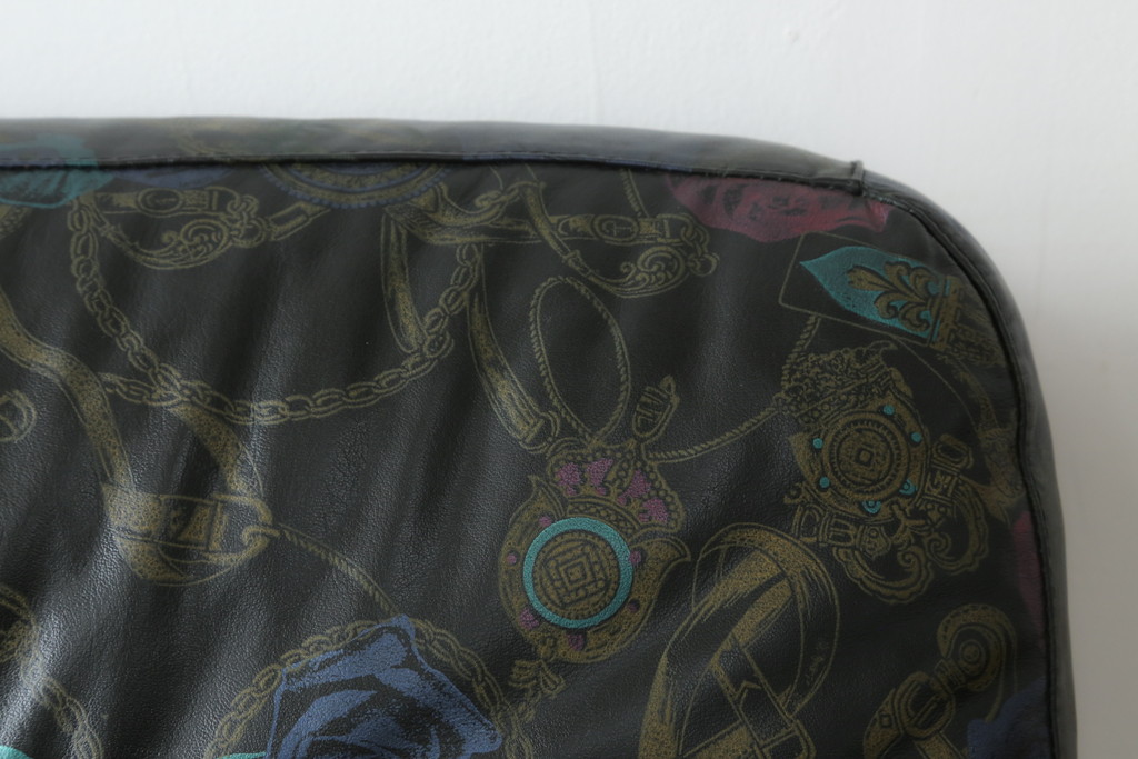 中古　GUCCI(グッチ)　本革　バラのデザインがエレガントな雰囲気を高める2人掛けレザーソファ(フォルミタリア製、二人掛け、2P)(定価約140万円)(R-053299)