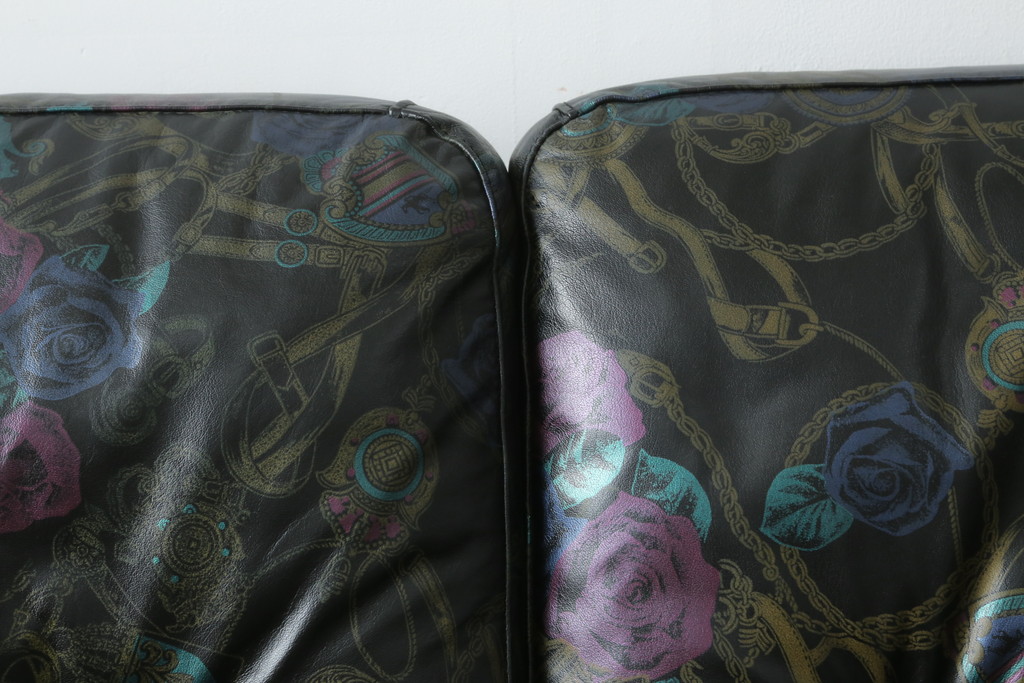 中古　GUCCI(グッチ)　本革　バラのデザインがエレガントな雰囲気を高める2人掛けレザーソファ(フォルミタリア製、二人掛け、2P)(定価約140万円)(R-053299)