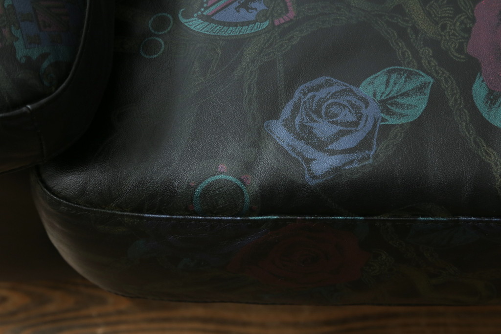 中古　GUCCI(グッチ)　本革　バラのデザインがエレガントな雰囲気を高める2人掛けレザーソファ(フォルミタリア製、二人掛け、2P)(定価約140万円)(R-053299)