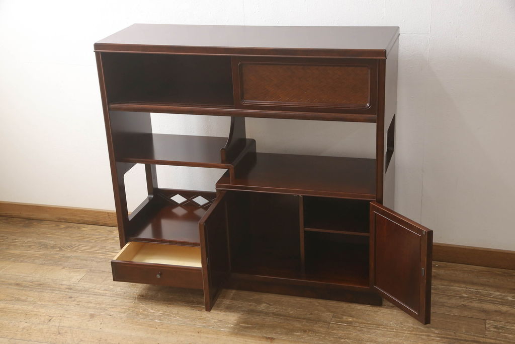 中古　美品　モリシゲ(MORISHIGE/森繁)　品のある佇まいが上質な和の空間にぴったりな、モダンな茶棚(飾り棚、茶箪笥、戸棚)(R-058573)