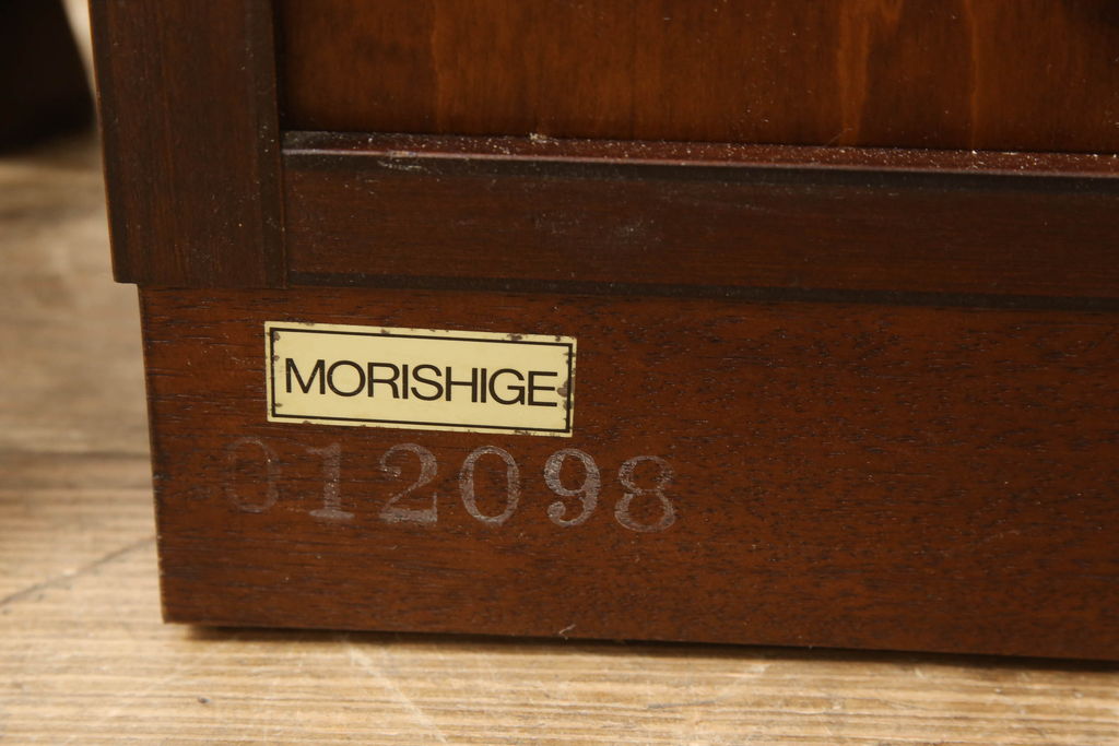 中古　美品　モリシゲ(MORISHIGE/森繁)　品のある佇まいが上質な和の空間にぴったりな、モダンな茶棚(飾り棚、茶箪笥、戸棚)(R-058573)