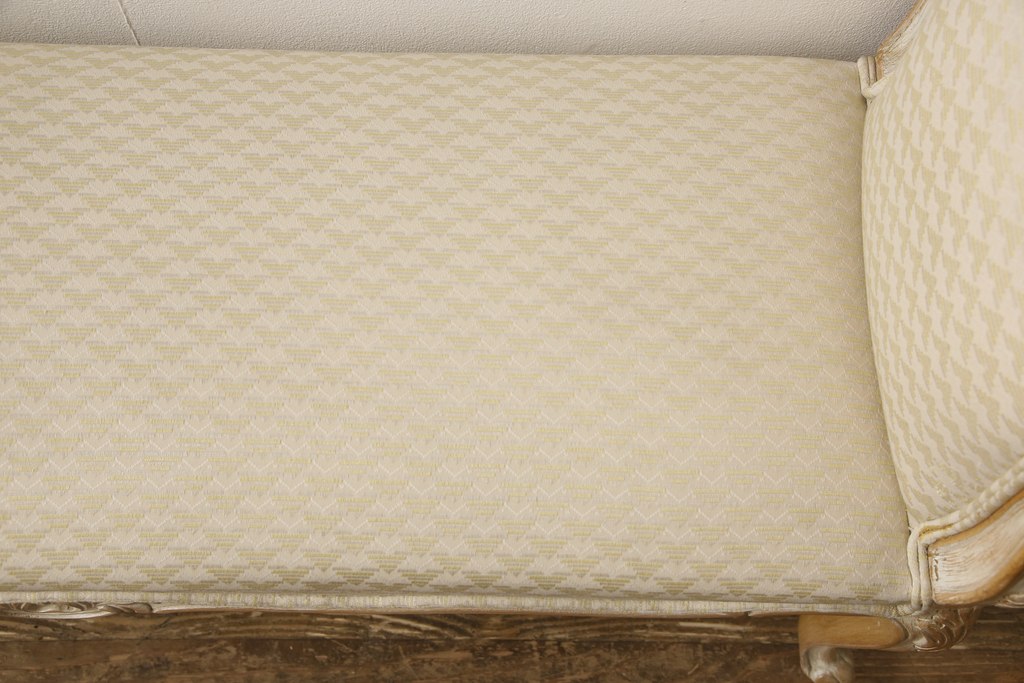 アメリカビンテージ　デュレスタ　アップホルスタリー(DURESTA　UPHOLSTERY)　気品漂うエレガントなバックレスソファ(アームソファ、ベンチ、2人掛け、ヴィンテージ)(R-057710)