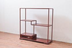 新古品　ベルギー輸入家具　艶やかで美しい木肌が魅力的な照明付きのキャビネット(定価約49万円)(収納棚、飾り棚)(R-049378)