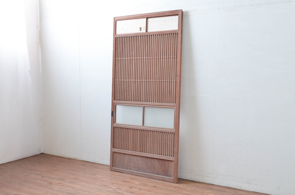 アンティーク建具　上手物!!　変わり型　小窓付きで使い勝手の良い裏障子付き格子戸1枚(引き戸、障子戸)(R-080443)