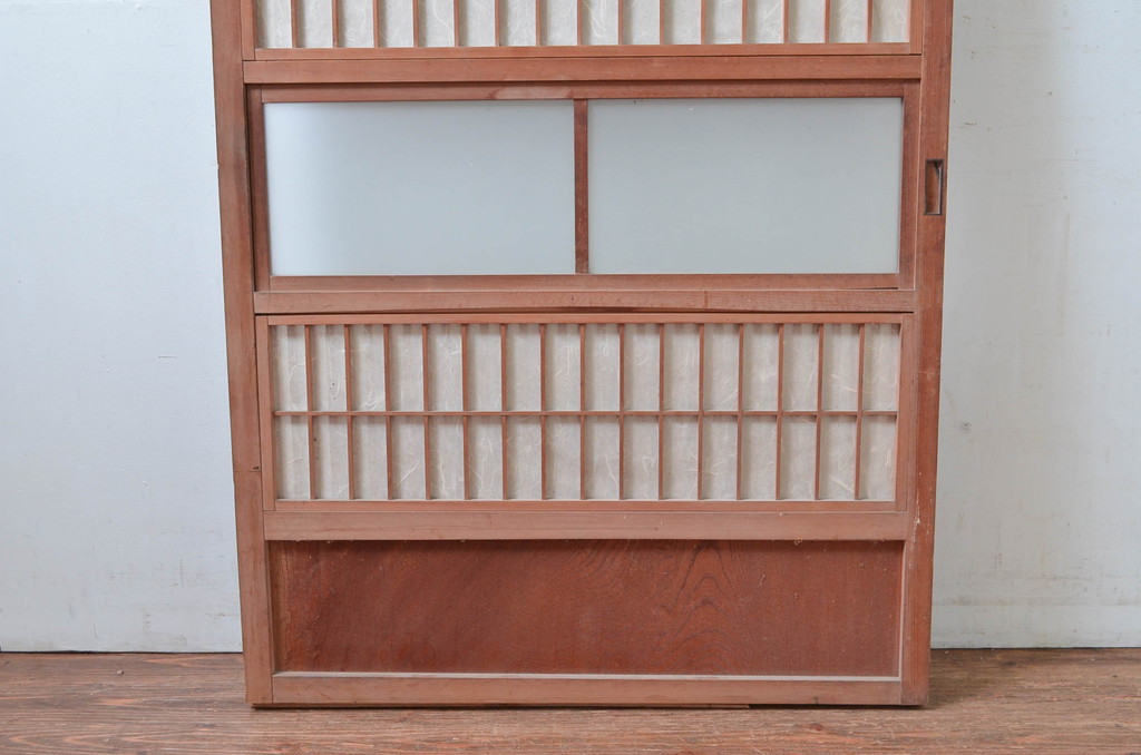 アンティーク建具　上手物!!　変わり型　小窓付きで使い勝手の良い裏障子付き格子戸1枚(引き戸、障子戸)(R-080443)