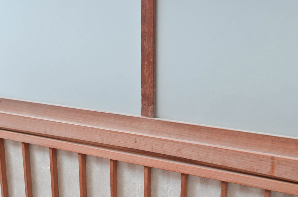 アンティーク建具　上手物!!　変わり型　小窓付きで使い勝手の良い裏障子付き格子戸1枚(引き戸、障子戸)(R-080443)
