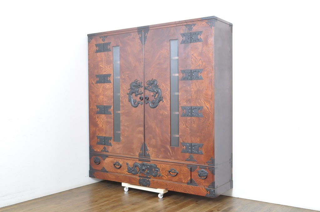 中古　美品　最高級　特注品　岩谷堂箪笥　龍の手打ち金具が存在感を放つ収納棚(戸棚、キャビネット、下駄箱、靴箱、シューズボックス、上下バラ売り可能)(R-063462)