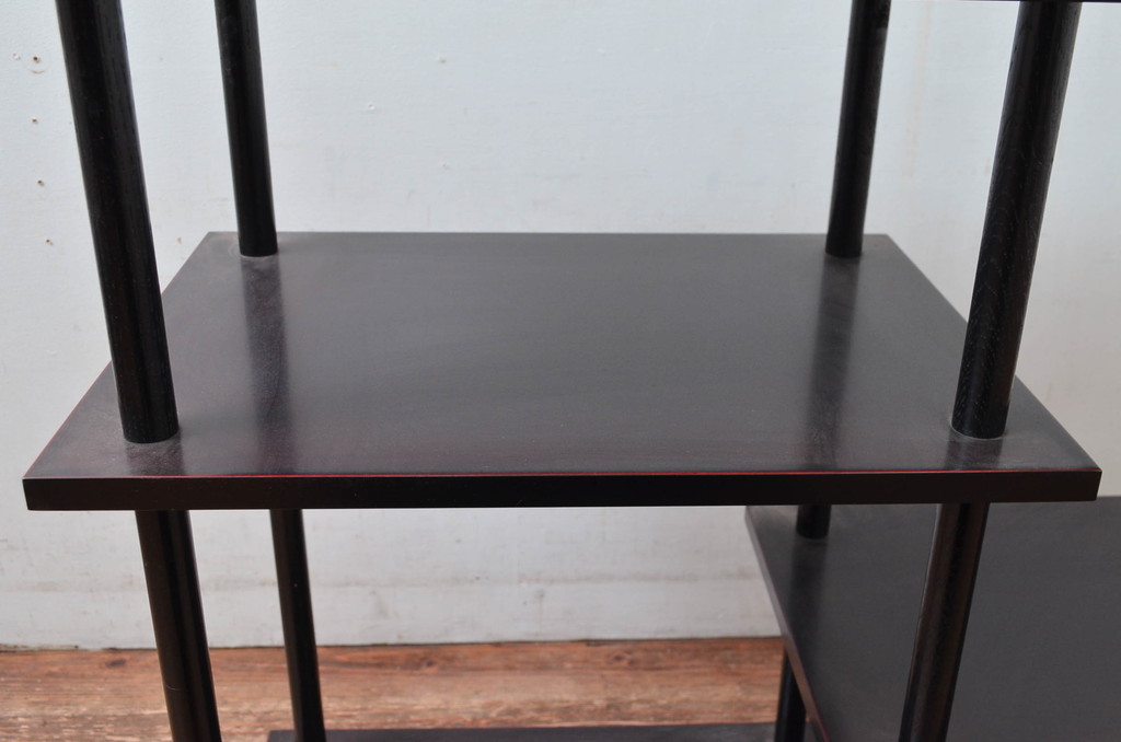 中古　美品　茶道具　本漆溜塗りの色合いが美しい違い棚(茶棚、収納棚、飾り棚、オープンラック)(定価約16万円)(R-082013)
