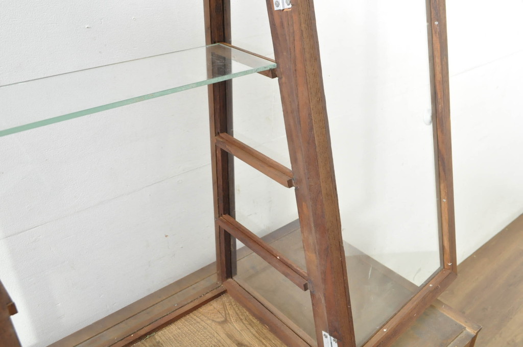中古　民芸家具　国産　職人手作り　総欅(ケヤキ)材　卓上台形ガラスケース(Gケース、ショーケース、ディスプレイケース、コレクションケース、飾り棚、陳列棚、店舗什器)(R-080751)