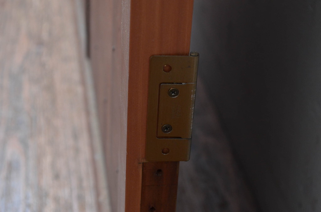 アンティーク建具　落ち着きのある色合いが魅力の舞良戸扉1枚(ドア、まいらど、板戸)(R-081060)
