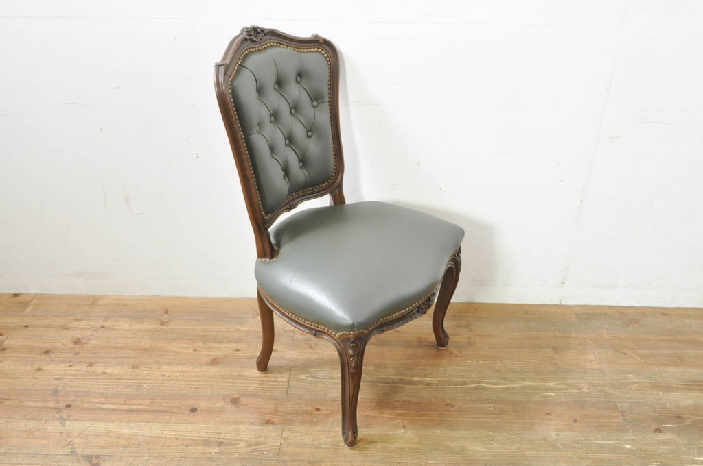 中古　カリモク家具(karimoku)　domani(ドマーニ)　Louis(ルイ)XVシリーズ　本革(レザー)　シックでクラシカルな雰囲気漂うダイニングチェア4脚セット(椅子、イス)(定価4脚で約200万円)(R-076576)