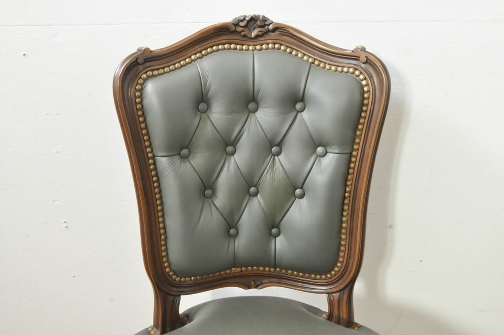 中古　カリモク家具(karimoku)　domani(ドマーニ)　Louis(ルイ)XVシリーズ　本革(レザー)　シックでクラシカルな雰囲気漂うダイニングチェア4脚セット(椅子、イス)(定価4脚で約200万円)(R-076576)