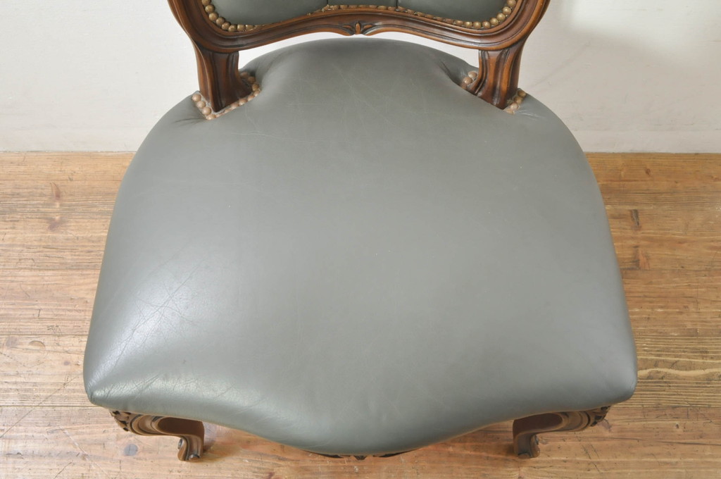 中古　カリモク家具(karimoku)　domani(ドマーニ)　Louis(ルイ)XVシリーズ　本革(レザー)　シックでクラシカルな雰囲気漂うダイニングチェア4脚セット(椅子、イス)(定価4脚で約200万円)(R-076576)