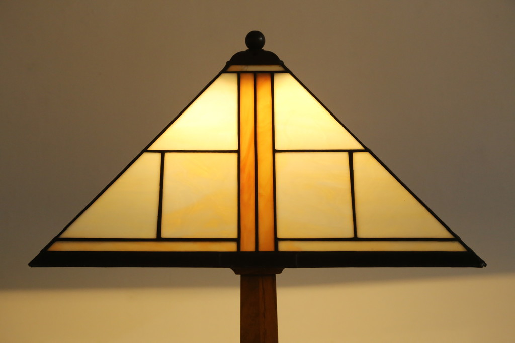 中古　美品　アメリカ　Stickley(スティックレー、スティックレイ)　Mission Collection(ミッション・コレクション)　コンテンポラリー　モダンデザインのステンドグラスシェードが目を引くフロアランプ(フロアスタンド、スタンド照明、シェードライト)(定価約28万円)(R-081281)