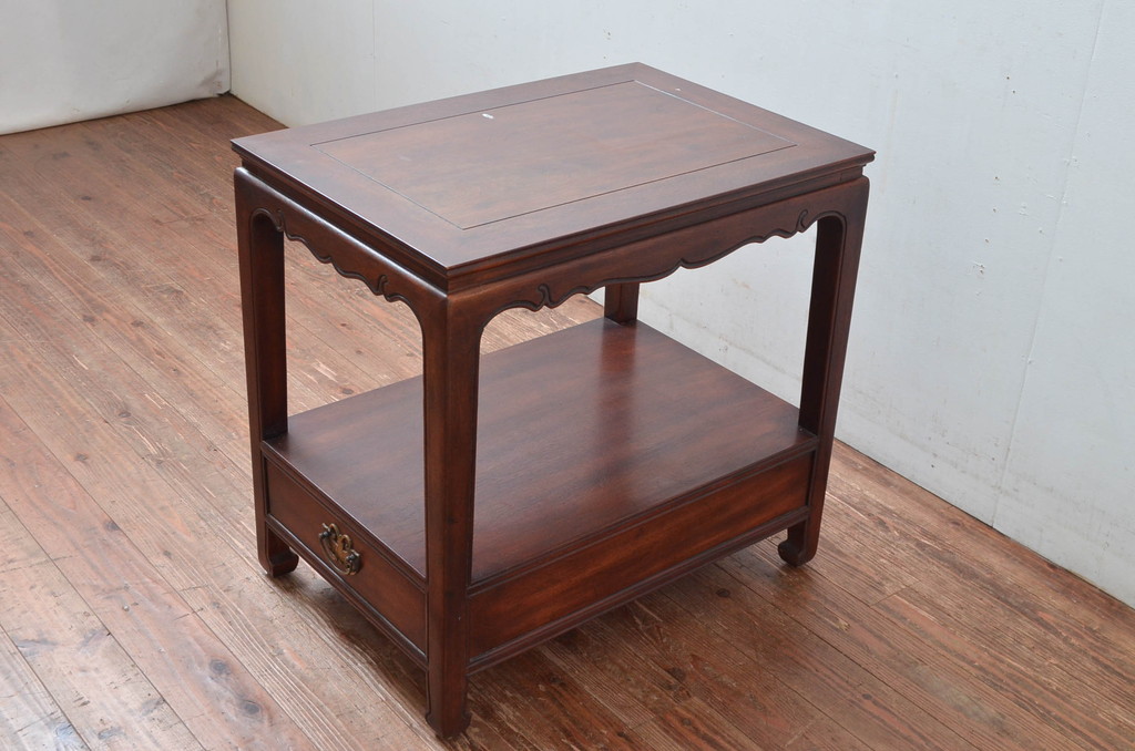 中古　ヘンレドン(HENREDON)　李朝　シノワズリ(chinoiserie)デザイン　オリエンタルなデザインが目を引くサイドテーブル(花台、電話台、飾り台、ナイトテーブル、コンソールテーブル、米国)(R-082016)