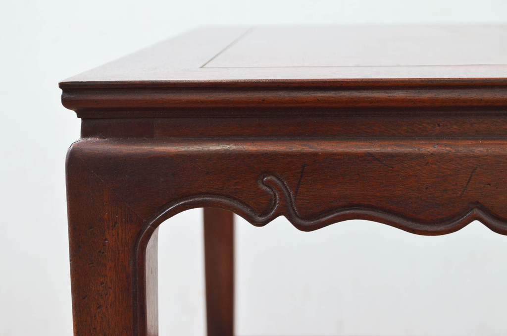 中古　ヘンレドン(HENREDON)　李朝　シノワズリ(chinoiserie)デザイン　オリエンタルなデザインが目を引くサイドテーブル(花台、電話台、飾り台、ナイトテーブル、コンソールテーブル、米国)(R-082016)