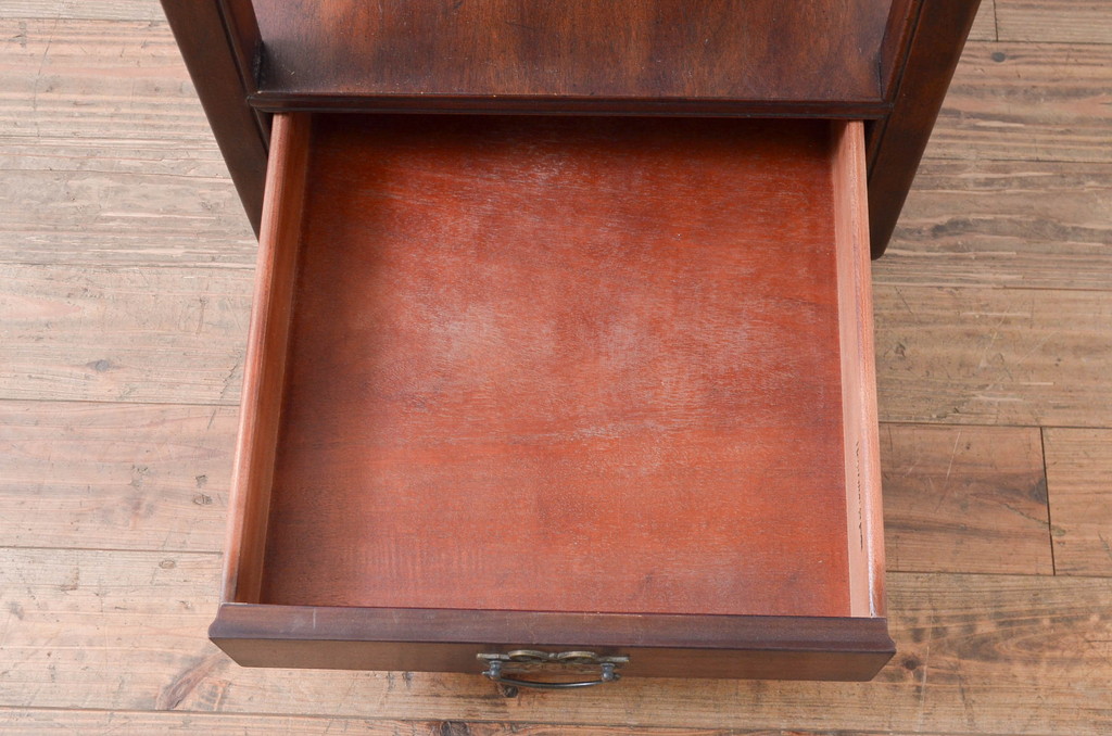 中古　ヘンレドン(HENREDON)　李朝　シノワズリ(chinoiserie)デザイン　オリエンタルなデザインが目を引くサイドテーブル(花台、電話台、飾り台、ナイトテーブル、コンソールテーブル、米国)(R-082016)