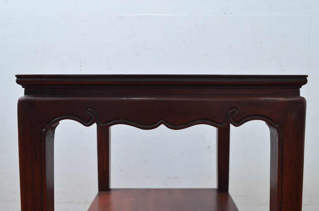 中古　ヘンレドン(HENREDON)　李朝　シノワズリ(chinoiserie)デザイン　オリエンタルなデザインが目を引くサイドテーブル(花台、電話台、飾り台、ナイトテーブル、コンソールテーブル、米国)(R-082016)