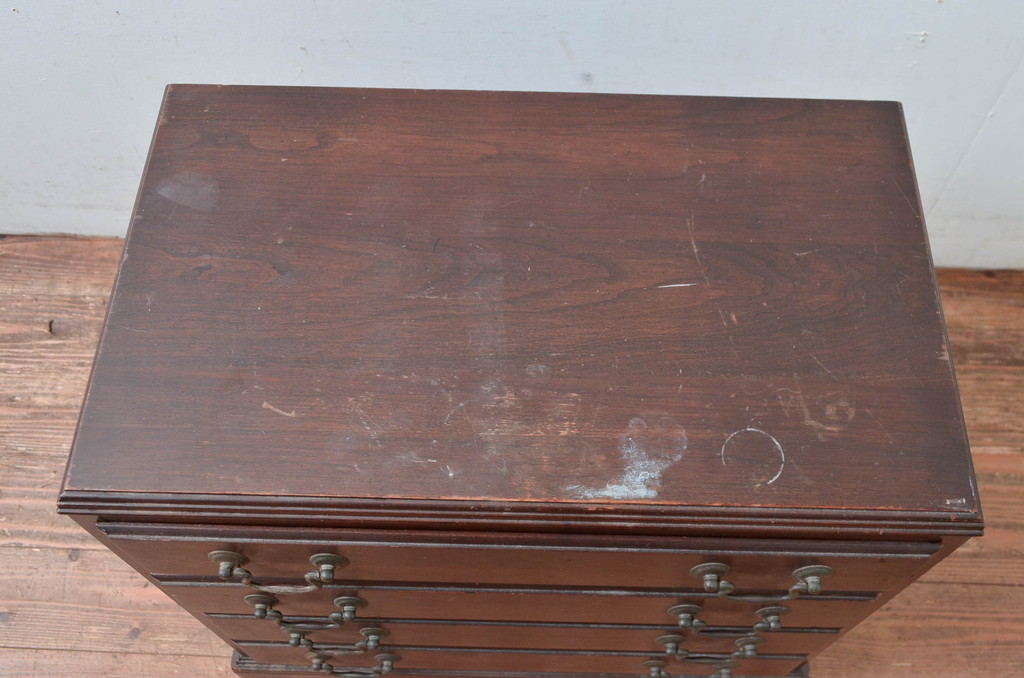 中古　ETHAN ALLEN(イーセンアーレン)　格調高いクラシカルな雰囲気の小さなサイドチェスト(小チェスト、ナイトチェスト、引き出し、米国)(R-082017)