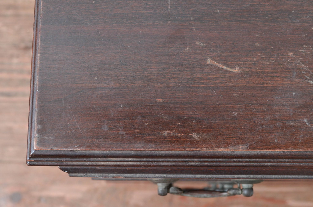 中古　ETHAN ALLEN(イーセンアーレン)　格調高いクラシカルな雰囲気の小さなサイドチェスト(小チェスト、ナイトチェスト、引き出し、米国)(R-082017)