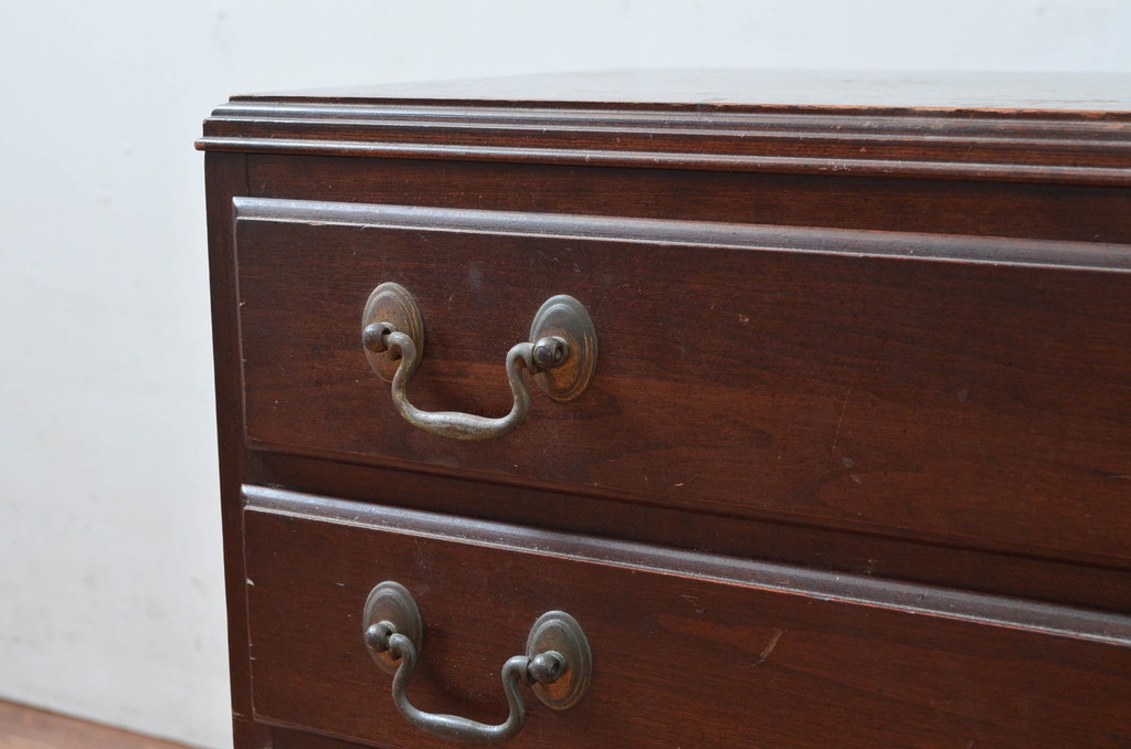 中古　ETHAN ALLEN(イーセンアーレン)　格調高いクラシカルな雰囲気の小さなサイドチェスト(小チェスト、ナイトチェスト、引き出し、米国)(R-082017)