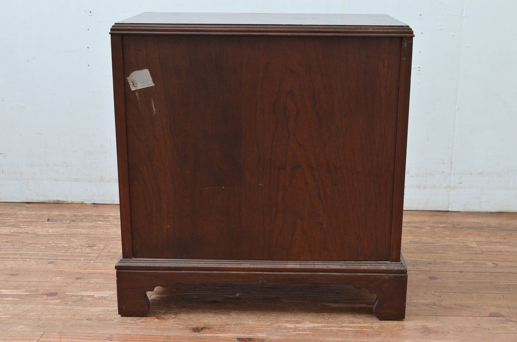 中古　ETHAN ALLEN(イーセンアーレン)　格調高いクラシカルな雰囲気の小さなサイドチェスト(小チェスト、ナイトチェスト、引き出し、米国)(R-082017)