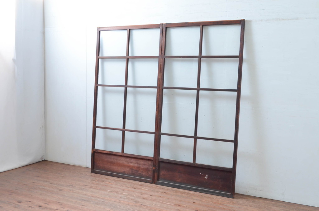 アンティーク建具　シンプルな作りが取り入れやすい!作りの良いガラス戸2枚セット(引き戸、建具)(R-080979)