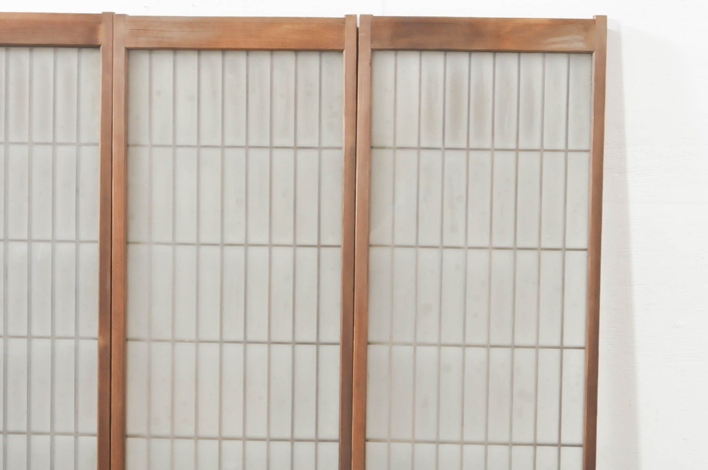 アンティーク建具　シンプルな佇まいが落ち着きのある空間を演出する格子入り書院戸4枚セット(窓、引き戸、ガラス戸)(R-076364)