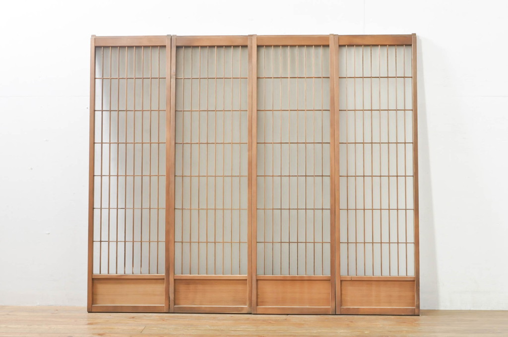 アンティーク建具　シンプルな佇まいが落ち着きのある空間を演出する格子入り書院戸4枚セット(窓、引き戸、ガラス戸)(R-076364)