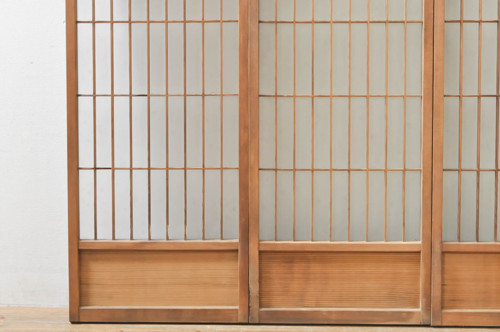 アンティーク建具　シンプルな佇まいが落ち着きのある空間を演出する格子入り書院戸4枚セット(窓、引き戸、ガラス戸)(R-076364)