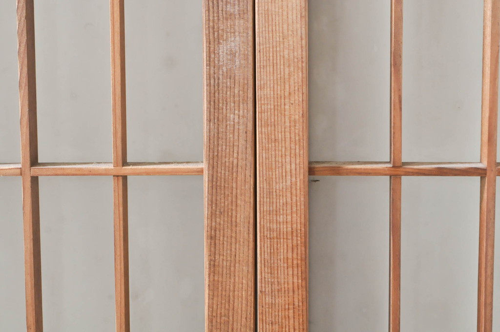 アンティーク建具　シンプルな佇まいが落ち着きのある空間を演出する格子入り書院戸4枚セット(窓、引き戸、ガラス戸)(R-076364)