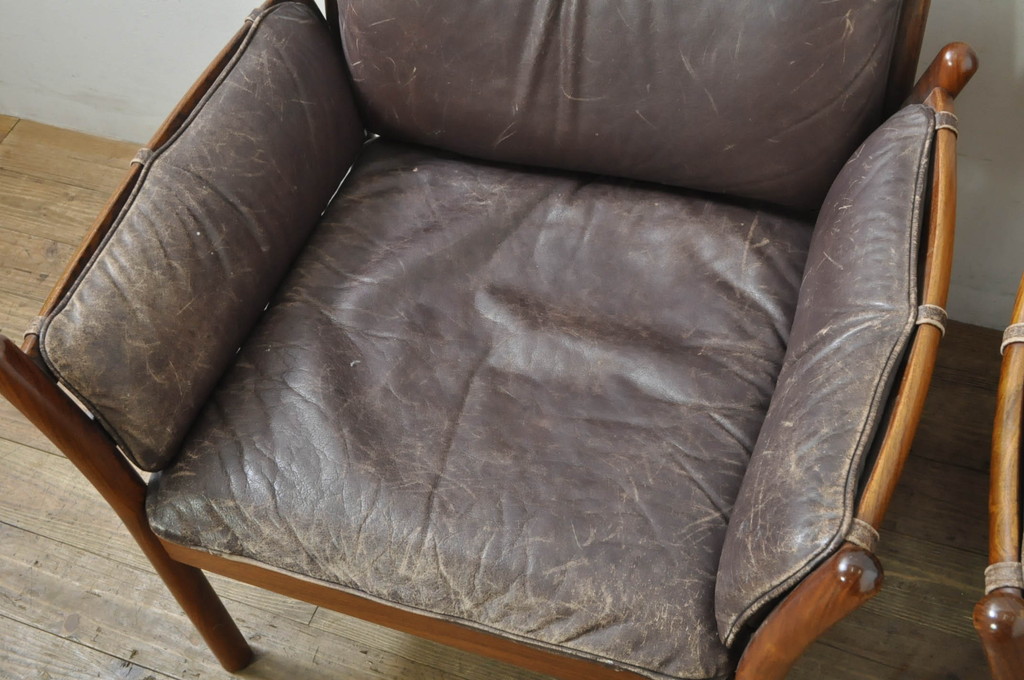 デンマークアンティーク　ILLUM WIKKELSO( イルム・ヴィッケルソー)デザイン　CFC Silkeborg(クリステンセン シルケボー)　Genius(ジーニアス)　ローズウッド　本革(レザー)の経年変化による風合いが味わい深い1人掛けソファ2脚セット(イージーチェア、一人掛け、アームチェア、椅子、イス、北欧、バラ売り可能)(R-080117)