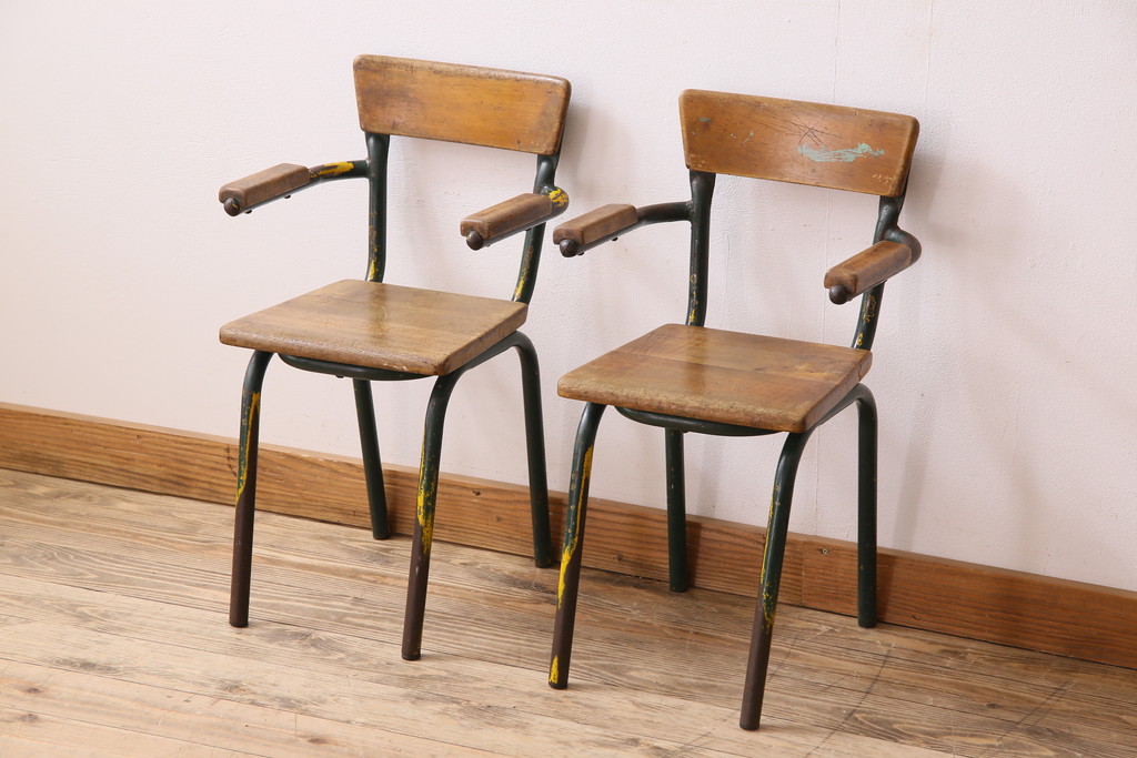 ヴィンテージ家具　イギリス　鉄脚スクールチェア2脚セット(チャイルドチェア、キッズチェア、アームチェア、ダイニングチェア、板座チェア、ベビーチェア、こども椅子、子どもイス、ビンテージ、英国、バラ売り可能)(R-024508)