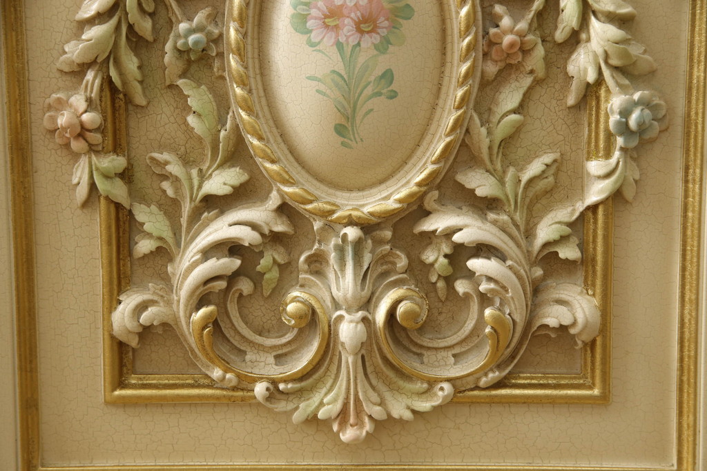 中古　美品　イタリア　SILIK(シリック)　特大　ロココ調　豪華な装飾で存在感たっぷりのサイドボード(サイドキャビネット、戸棚、収納棚)(定価約250万円)(R-075915)