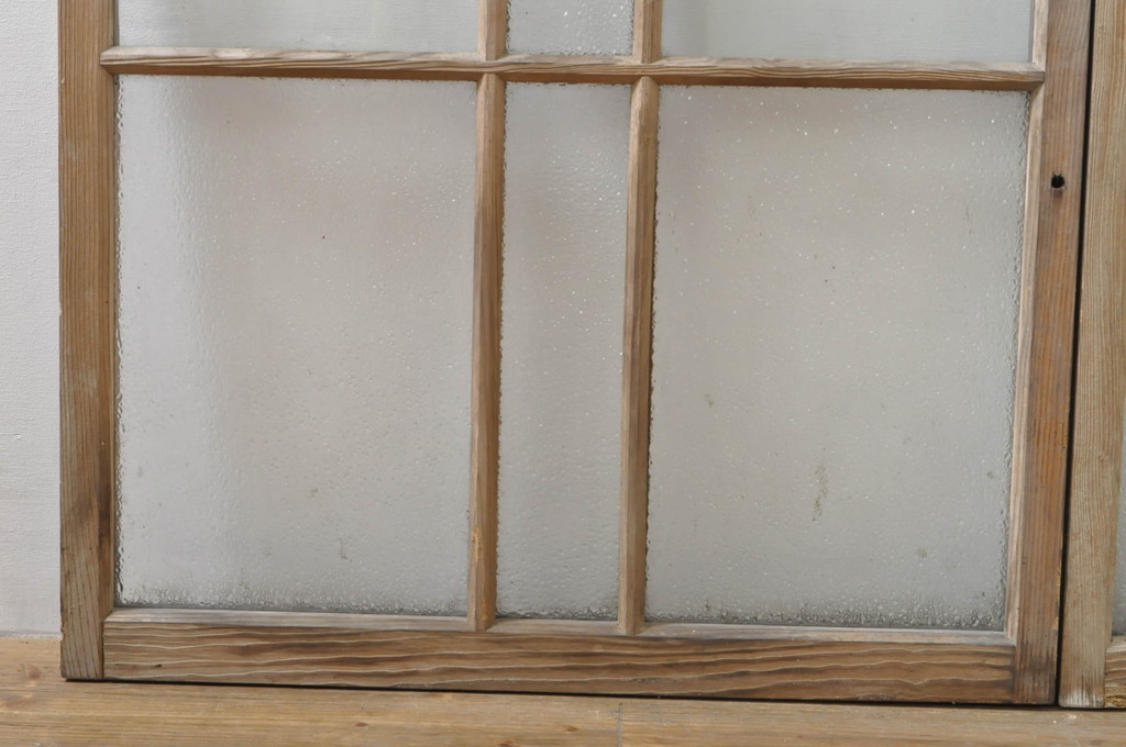 アンティーク建具　レトロ空間におすすめ!素朴な木味が魅力的なガラス窓2枚セット(引き戸、ガラス戸)(R-076340)