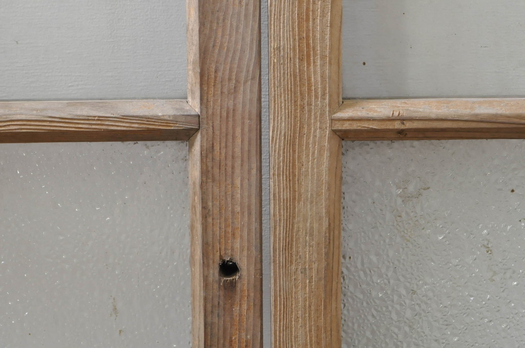 アンティーク建具　レトロ空間におすすめ!素朴な木味が魅力的なガラス窓2枚セット(引き戸、ガラス戸)(R-076340)