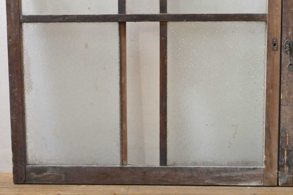 アンティーク建具　レトロ空間におすすめ!素朴な木味が魅力的なガラス窓2枚セット(引き戸、ガラス戸)(R-076340)