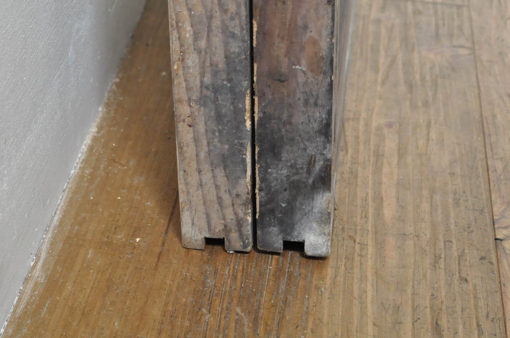 アンティーク建具　レトロ空間におすすめ!素朴な木味が魅力的なガラス窓2枚セット(引き戸、ガラス戸)(R-076340)