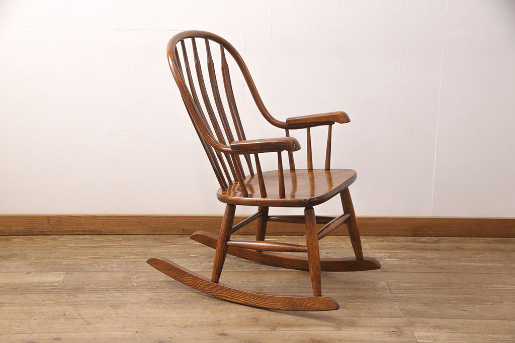 中古　美品　栗材　和・洋どちらの空間にも馴染む温かみのあるロッキングチェア(アームチェア、イス、揺り椅子)(R-051346)