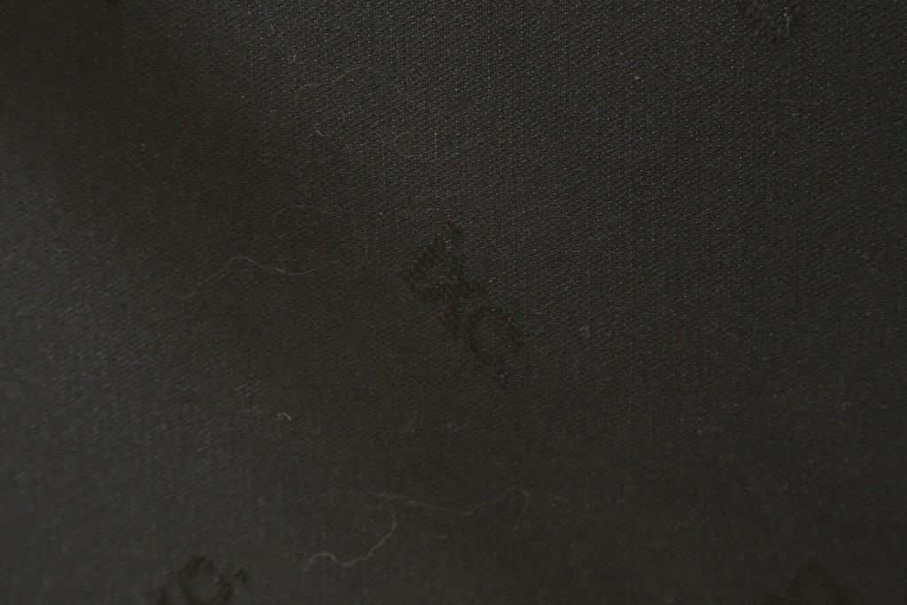 中古　美品　Cassinaixc.(カッシーナイクスシー)　IXC. R&D(イクスシー.R&D)　LINE(ライン)　FX革　スタイリッシュな佇まいが格好良いアームチェアとスツールのセット(ダイニングチェア、椅子、イス、本革、レザー、オットマン、フットスツール)(チェアの定価約12万8千円/スツールの定価約8万円)(R-066370)